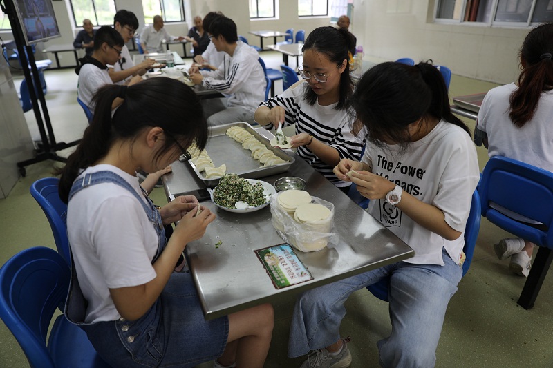 信息学院开展“走近老人,带进信息化”暑期社会实践活动