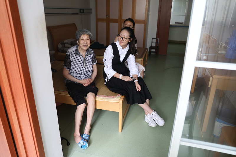 信息学院开展“走近老人,带进信息化”暑期社会实践活动